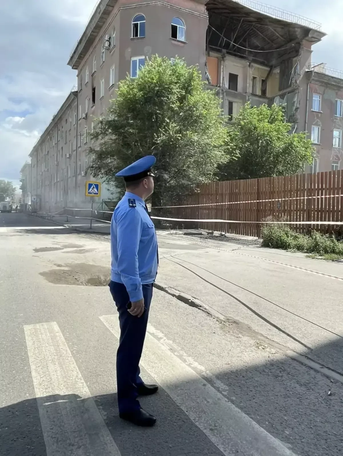 Brickwork collapses in residential building in Russia's Saratov VIDEO