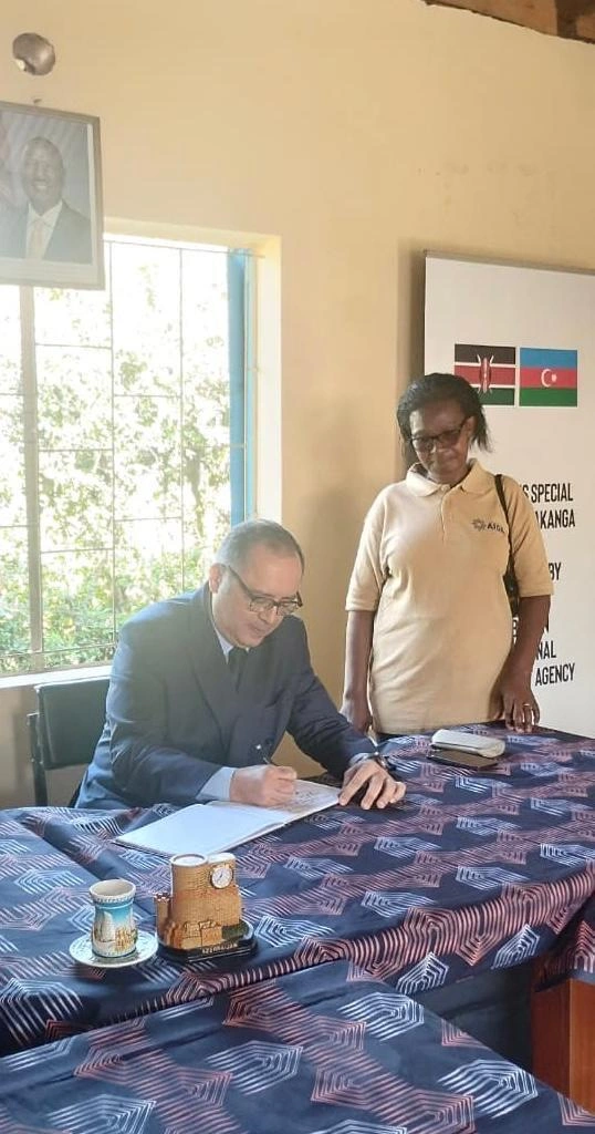 Azerbaijan provides humanitarian aid for inclusive education in Kenya (PHOTO)