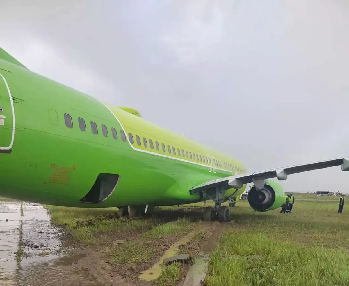 Plane carrying 173 passengers veers off runway in Russia PHOTO