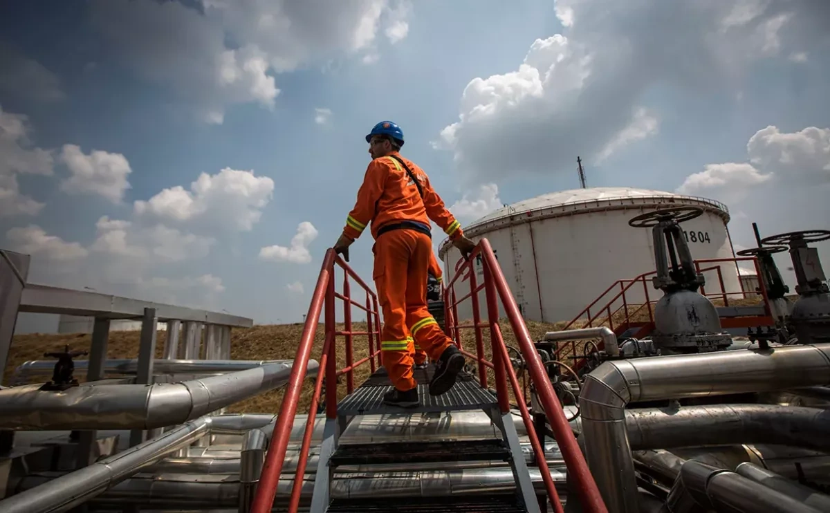 Global oil market shocks prompt Serbia to prolong export ban