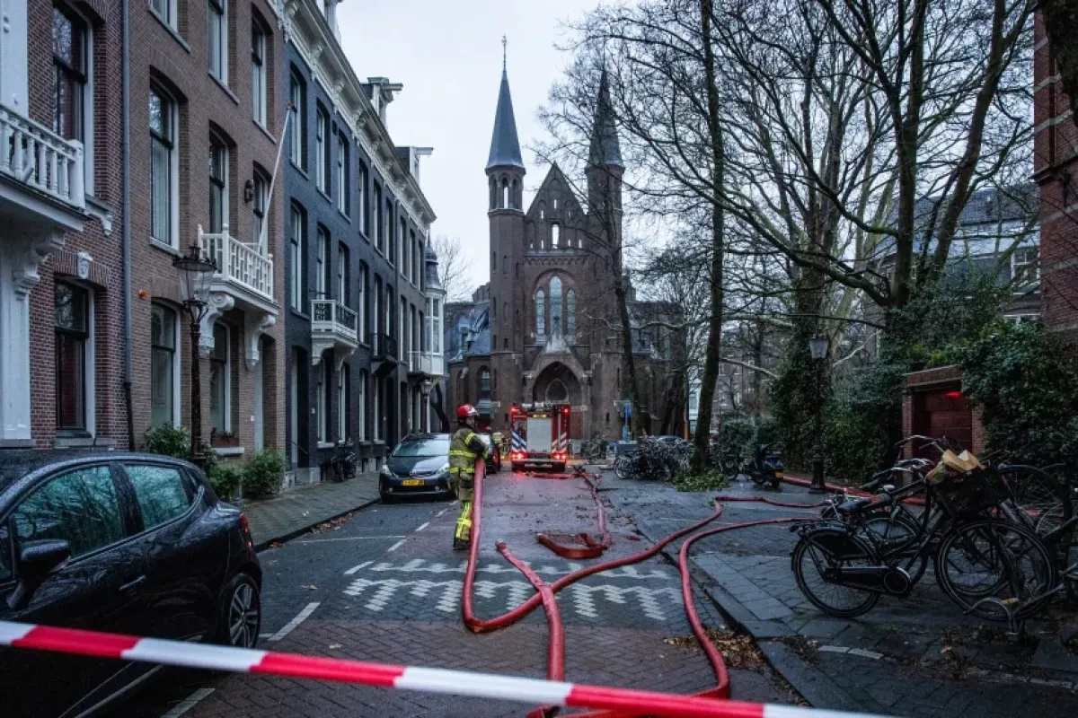 Fireworks accidents claim two lives in Netherlands, fire destroys Amsterdam church PHOTO