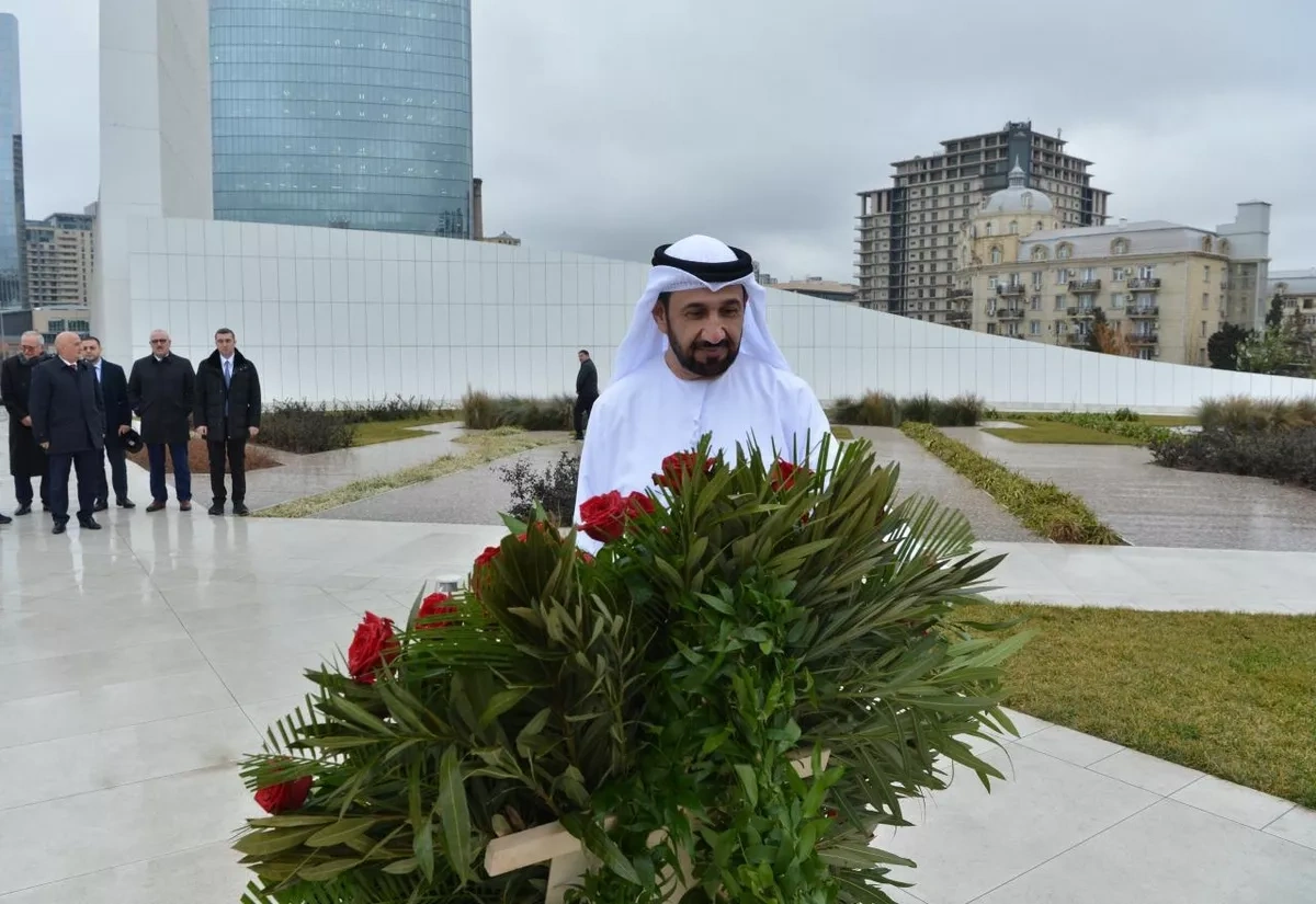 Arab Parliament delegation visits Alley of Honour, Victory Park in Baku PHOTO