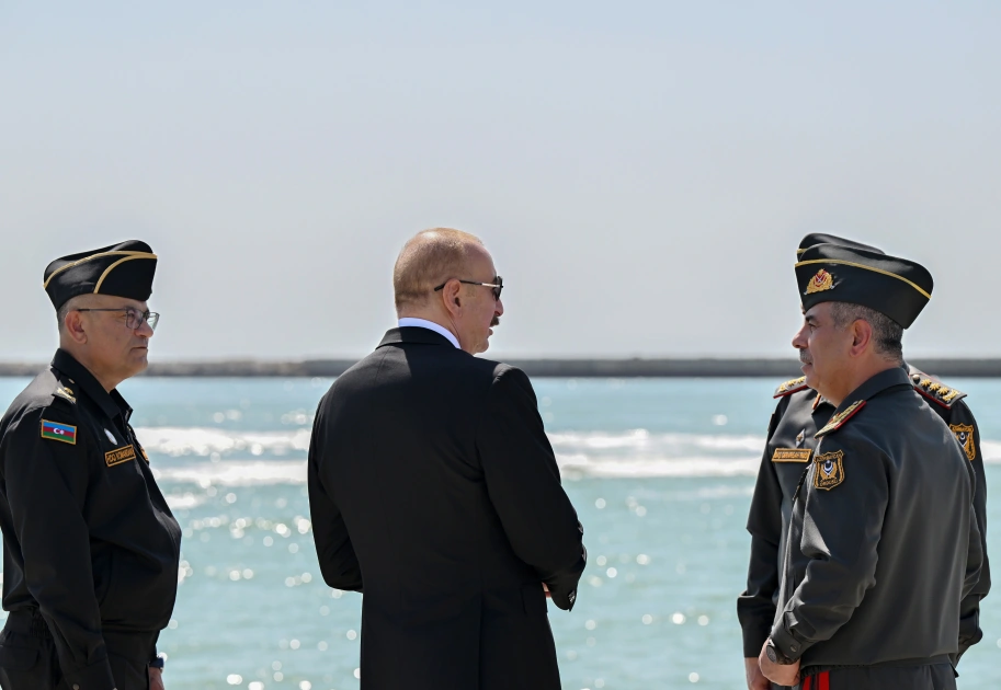 President Ilham Aliyev and First Lady Mehriban Aliyeva visit Azerbaijani Navy (PHOTO)