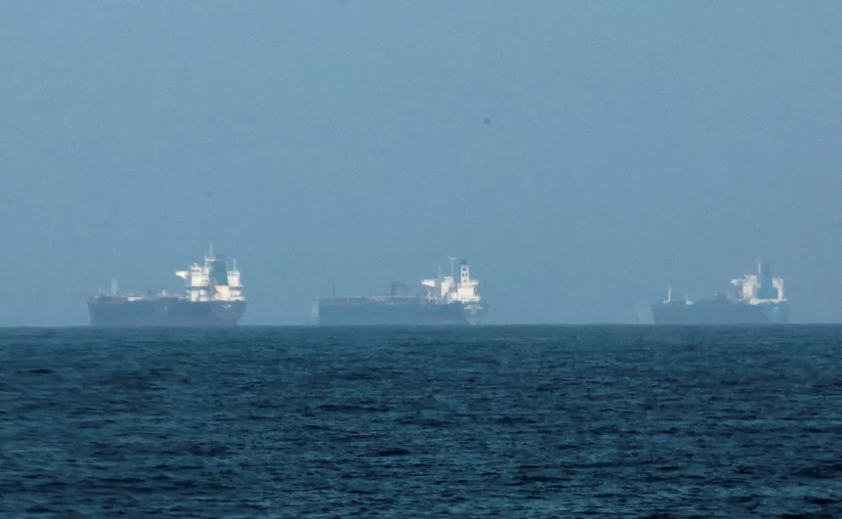 Supertankers make sudden U-turn in Strait of Hormuz as US–Iran talks collapse Bloomberg says