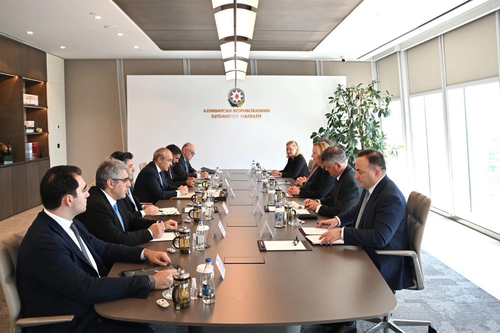 Azerbaijan and bp discuss expanding collaboration in energy projects