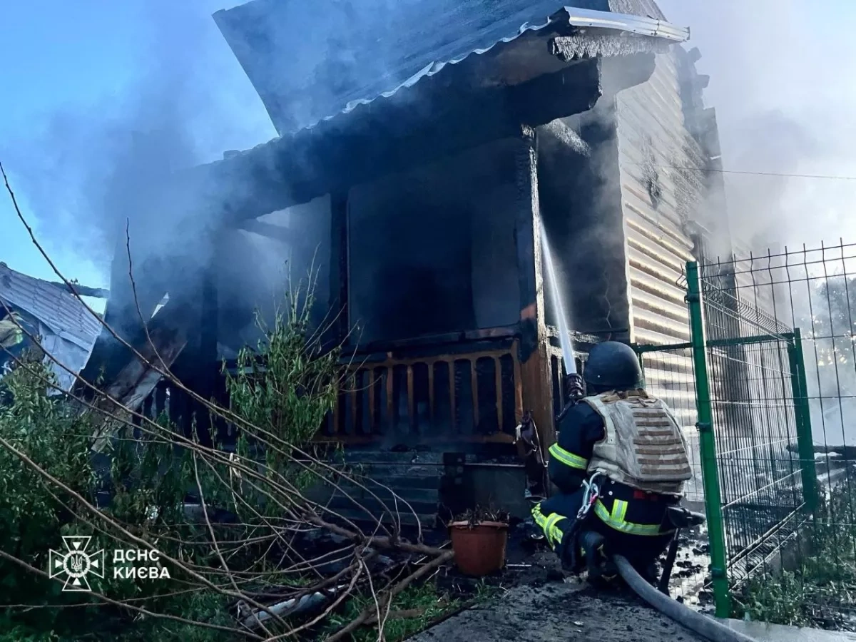 Russian attack sets Kyiv neighborhoods ablaze, killing 4, wounding 58 PHOTO