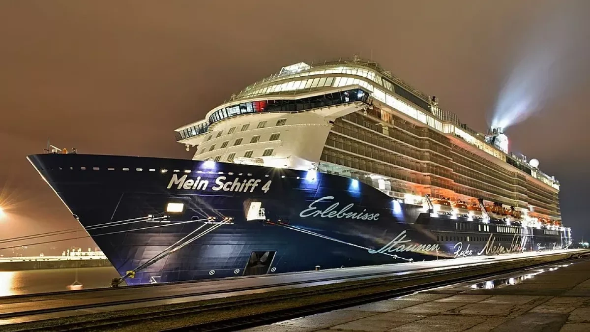 Mein Schiff 4 joins wave of liners heading for Hormuz
