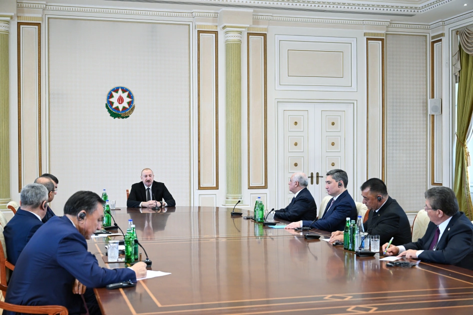 President Ilham Aliyev receives participants of meeting of heads of government of member states of Organization of Turkic States (PHOTO)