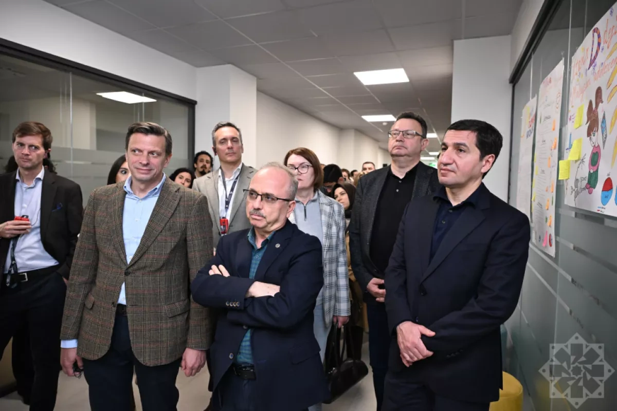 Diplomatic сorps tour Karabakh University Clinic Photo
