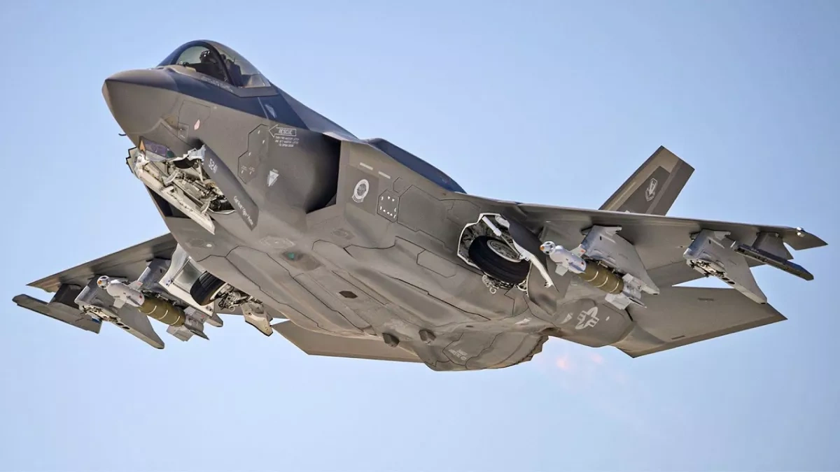 Arab sources report crash of American fighter jet over Kuwait VIDEO