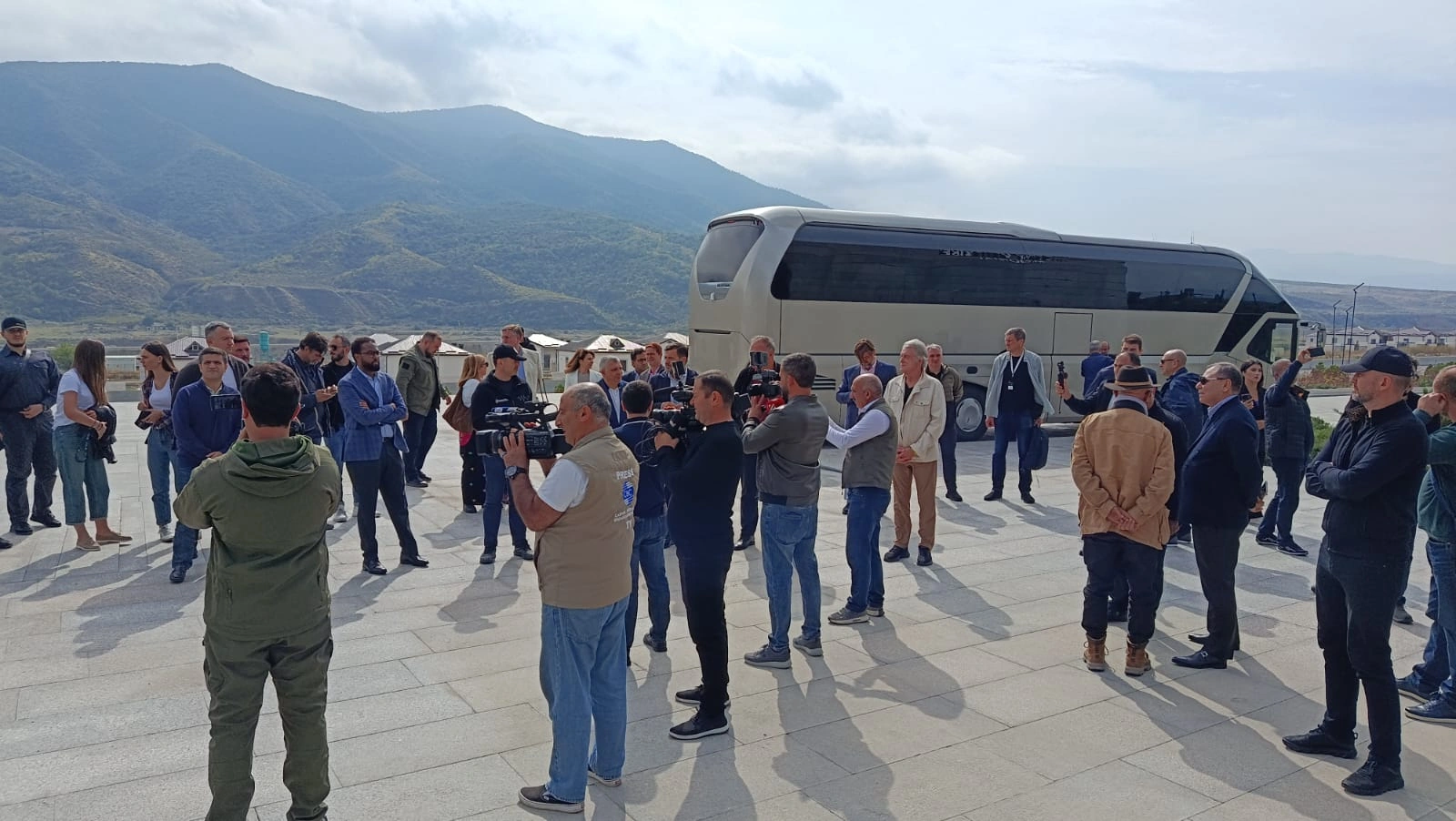 International conference participants visit Khojaly Genocide Memorial (PHOTO)