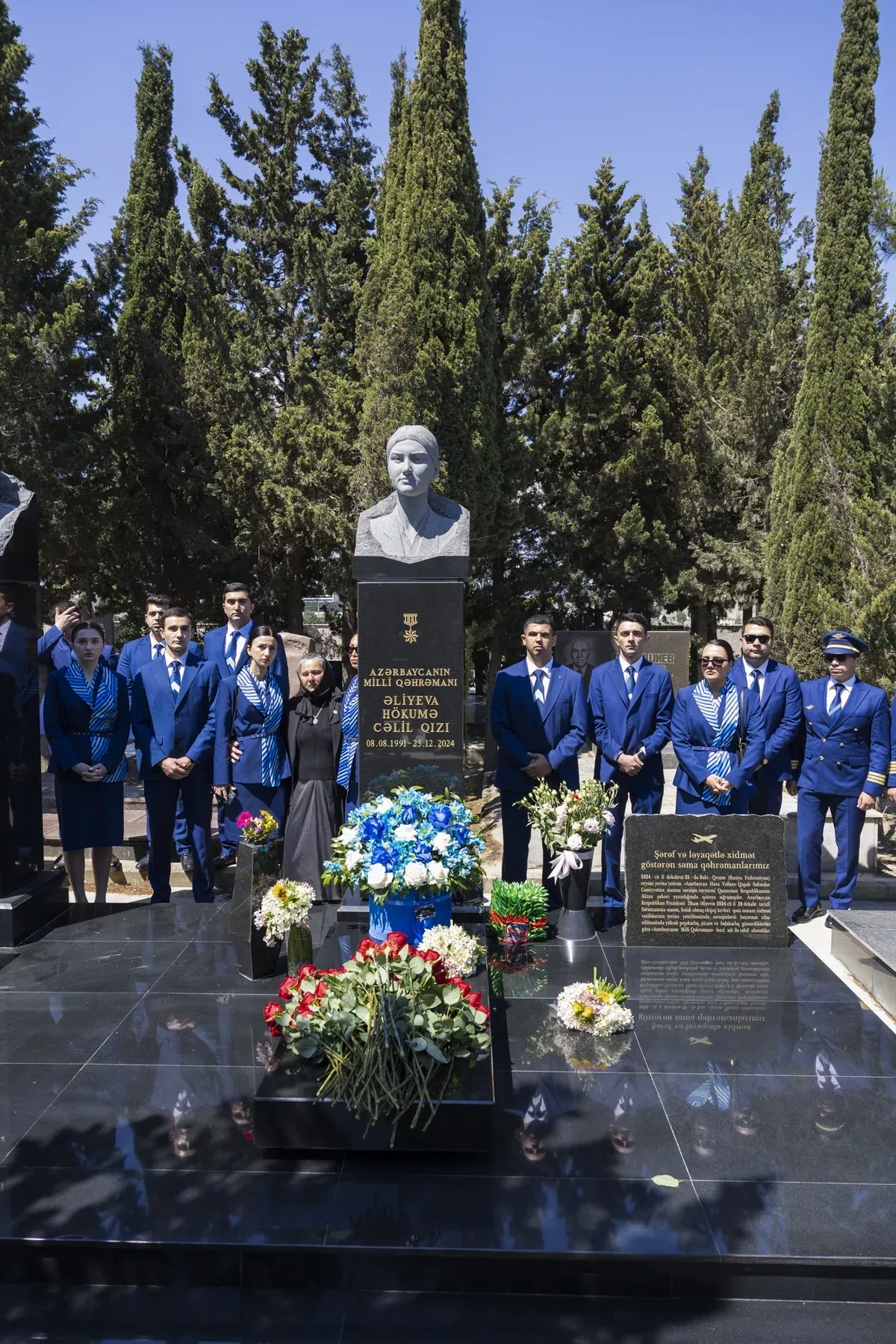 AZAL staff pay tribute to Azerbaijani National Hero Hokuma Aliyeva PHOTO