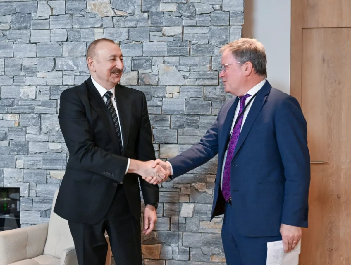 Azerbaijan highlights energy role in talks with global oil trader Vitol PHOTO