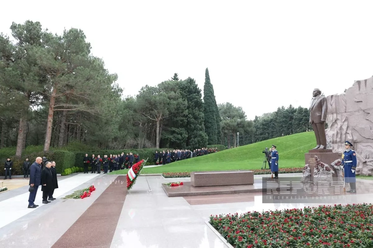 Azerbaijani officials pay tribute to Heydar Aliyev on 22nd anniversary of his death PHOTO