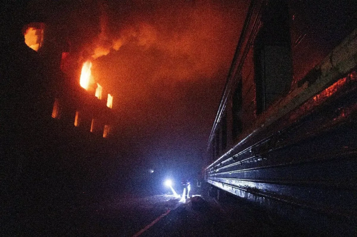 Russia launches wave of attacks on Ukraine’s railway system VIDEO