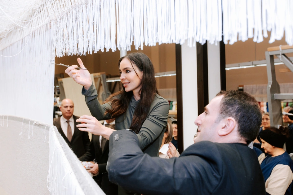 Heydar Aliyev Foundation VP Leyla Aliyeva participates in cutting ceremony for circular hand-woven carpet created by "Azerkhalcha" for Shusha Mosque (PHOTO)