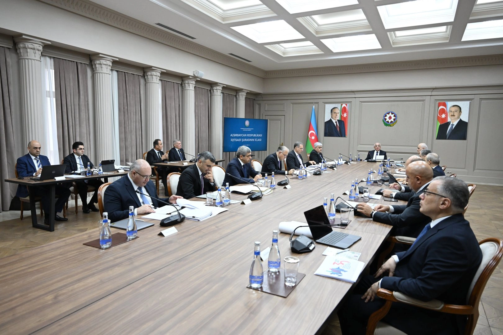 Azerbaijan's Economic Council holds regular meeting (PHOTO)