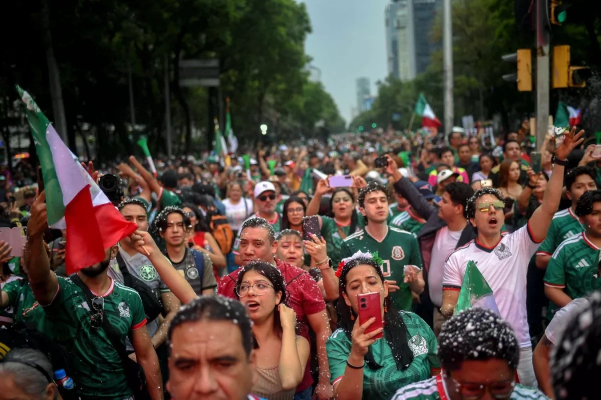 Mexico fans stage late-night demonstration outside England team hotel