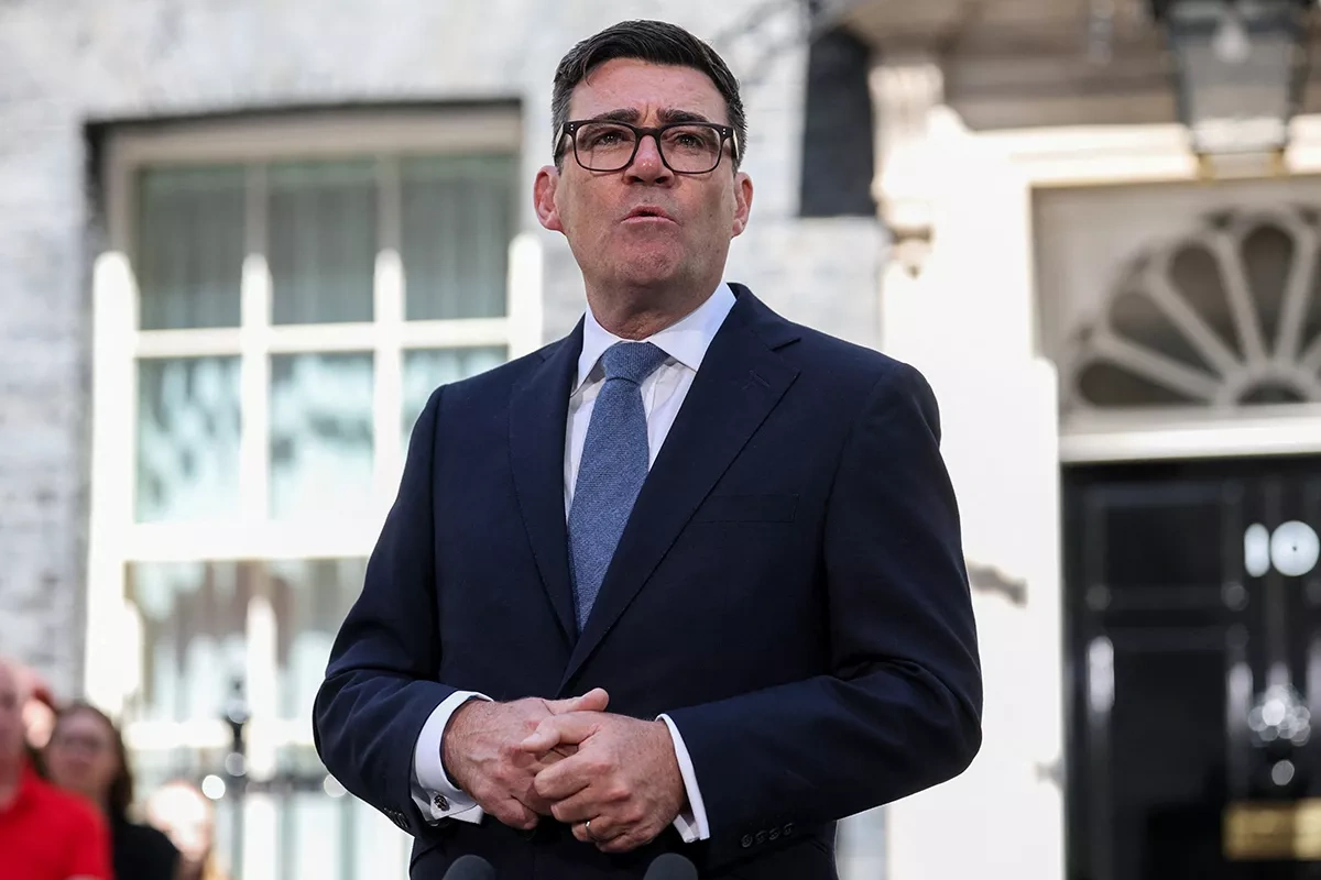 UK PM exchanged messages with person impersonating Trump adviser