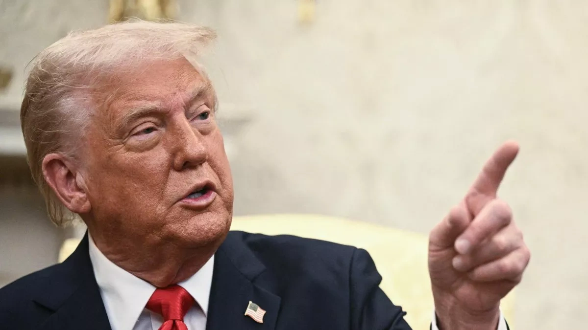 Trump warns of "very traumatic" consequences for Iran without deal within month