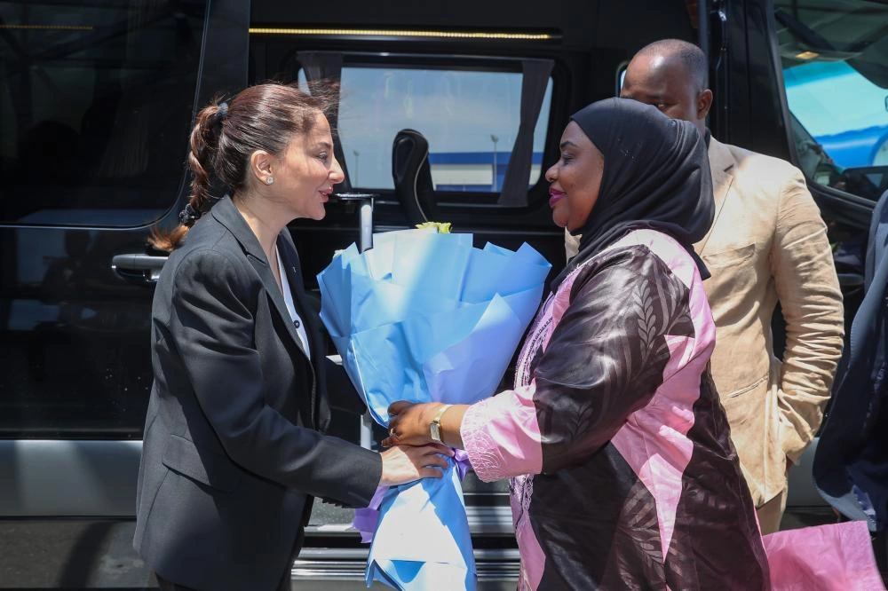 Speaker of Mozambican Parliament arrives in Azerbaijan (PHOTO)
