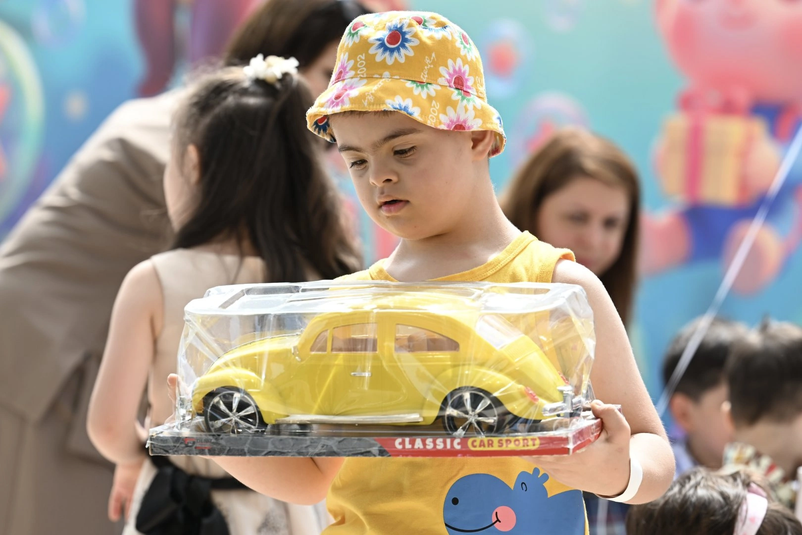 On initiative of Mehriban Aliyeva, President of Heydar Aliyev Foundation, entertainment event held for children in need of special care (PHOTO)