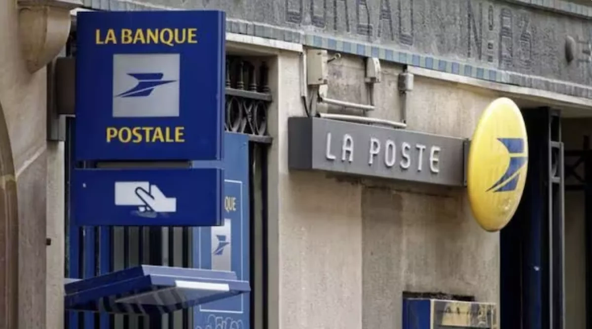 French postal service, bank paralyzed by suspected cyber-attack