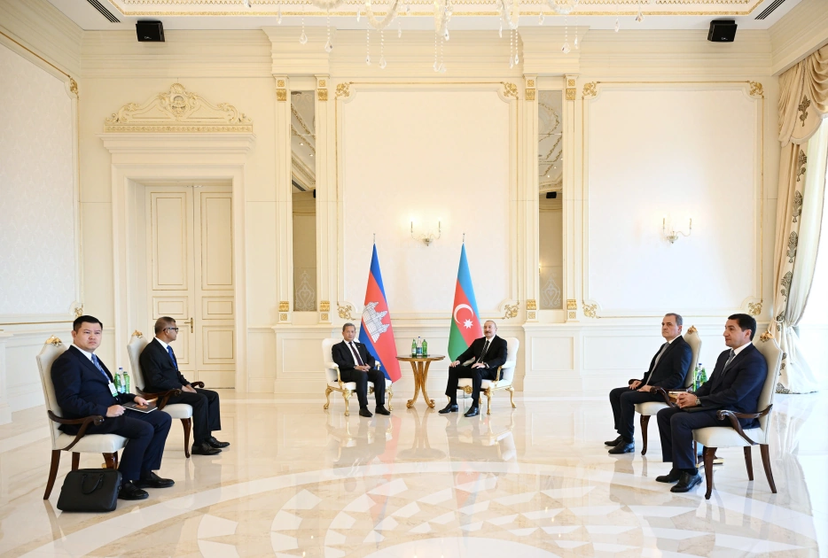 President Ilham Aliyev held limited-format meeting with Prime Minister of Cambodia (PHOTO)