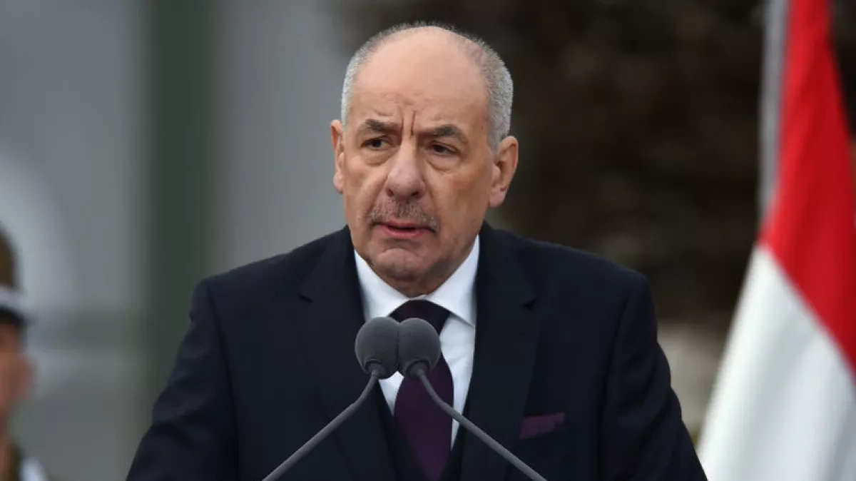 Hungarian president limits prime ministerial terms