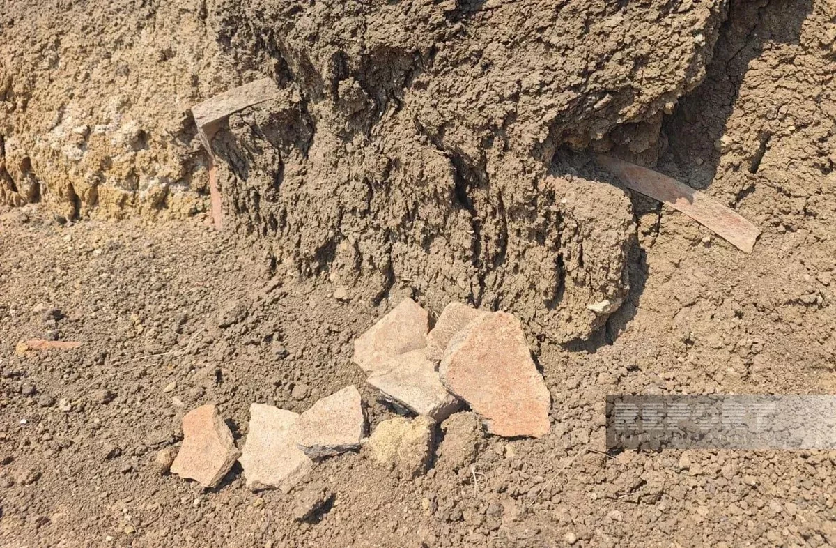 Bronze Age pottery found during roadworks in Azerbaijan’s south PHOTO