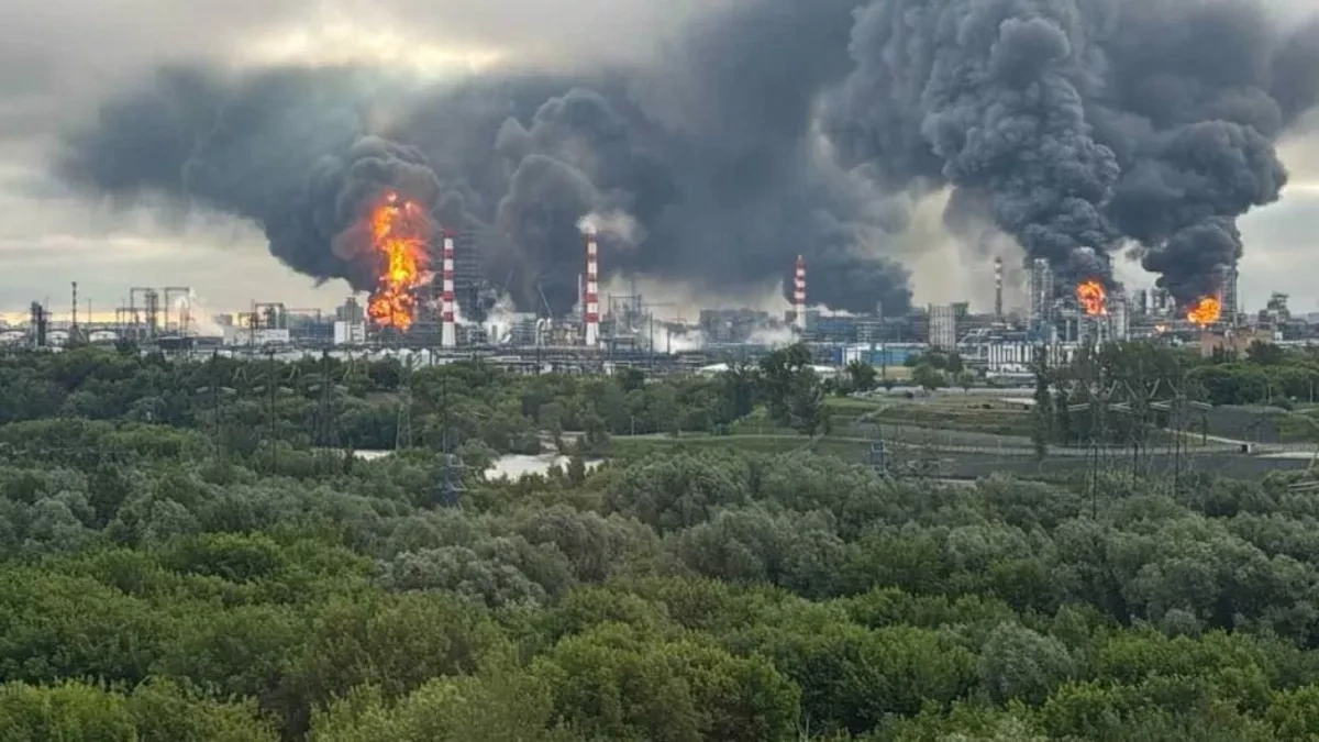 Media: Ukraine strikes deep inside Russia with US intelligence support