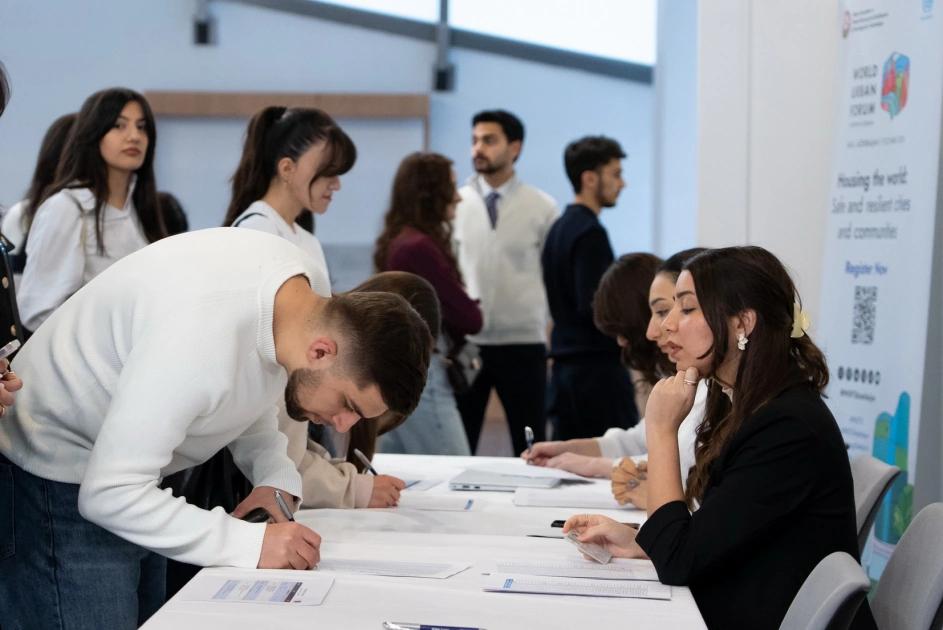 Nearly 1,000 participants receive training on “Sustainable Urban Development and Behaviors” under WUF13 volunteer program (PHOTO)