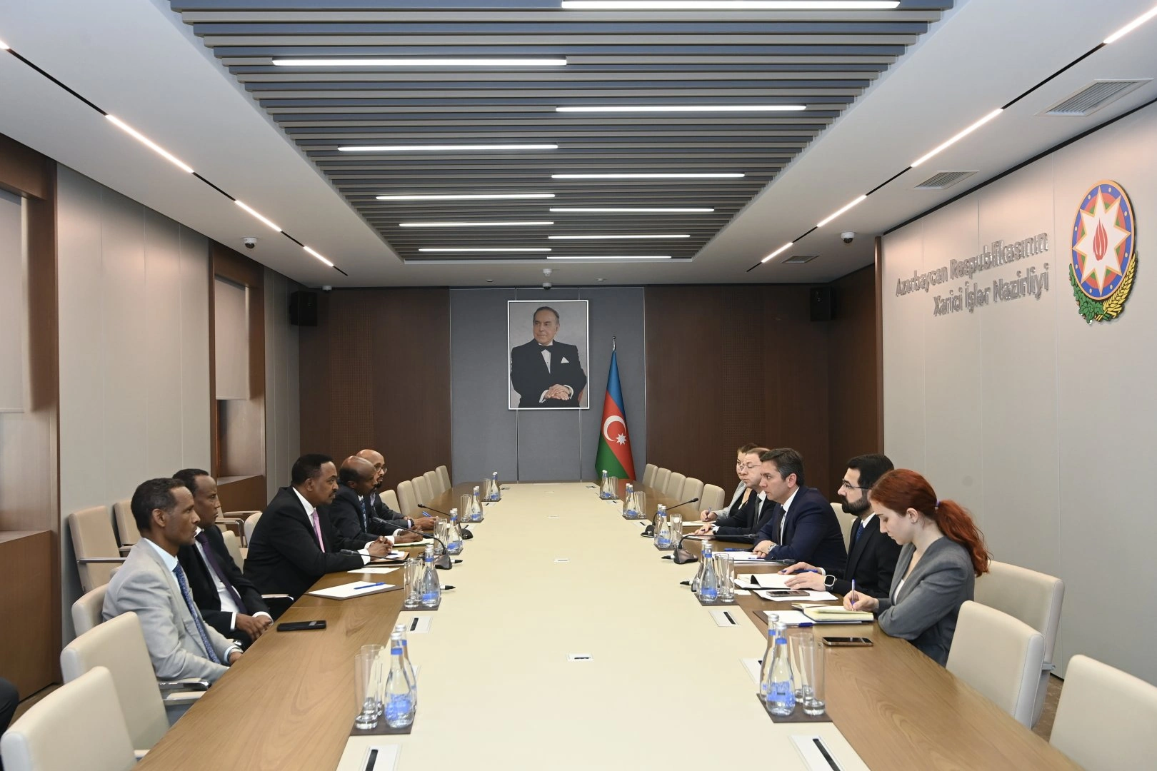 Azerbaijan's deputy FM holds meeting with IGAD executive secretary (PHOTO)