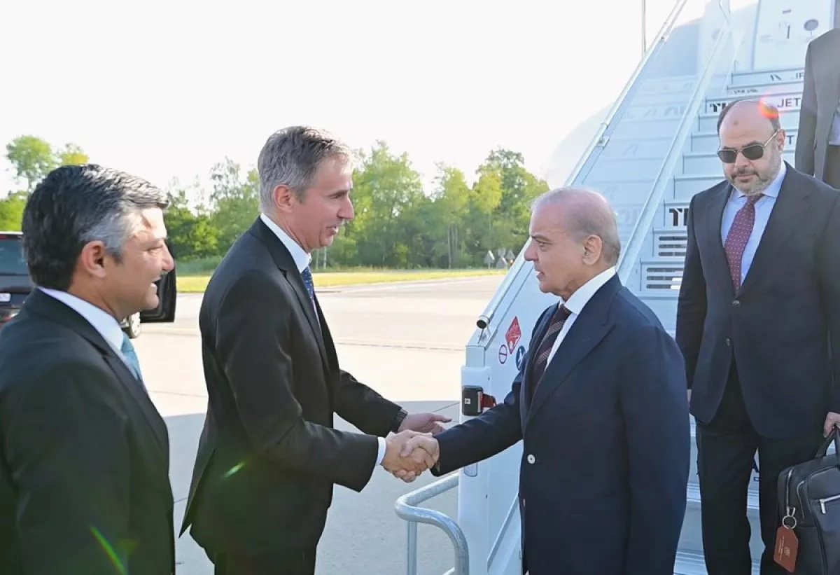 Pakistan delegation lands in Switzerland for US–Iran talks