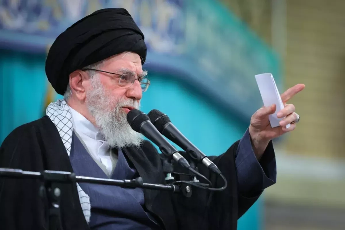 Khamenei calls for greater efforts amid economic crisis