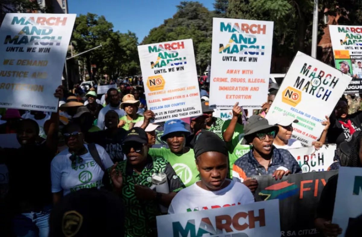 South Africa unrest prompts Ghana evacuation of 300 citizens