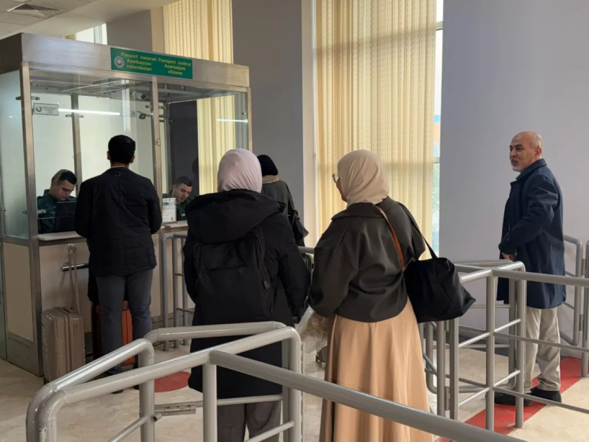 Nine foreign nationals cross into Azerbaijan in latest Iran evacuation PHOTO