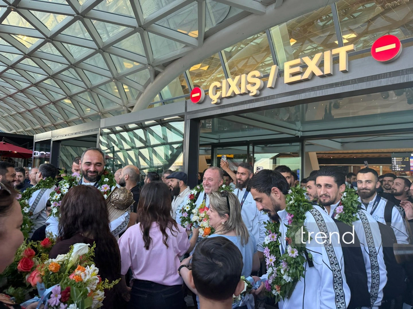 Azerbaijan’s European minifootball champions return home (PHOTO)