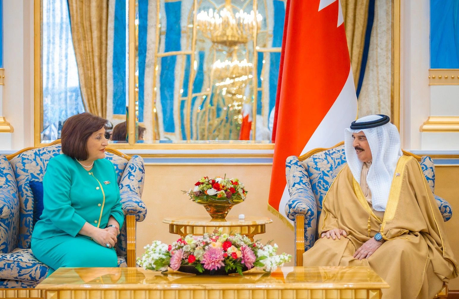 Azerbaijani Parliament speaker meets with king of Bahrain (PHOTO)