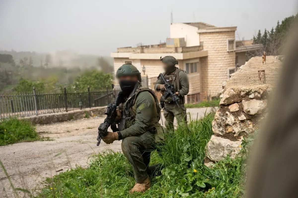 Israeli military seizes weapons, strikes "Hezbollah infrastructure" in Lebanon Photo