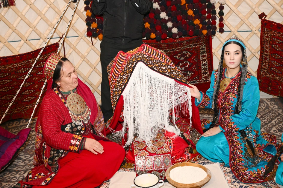 Vice-President of Heydar Aliyev Foundation Leyla Aliyeva visits exhibition of Turkmen national cuisine (PHOTO)