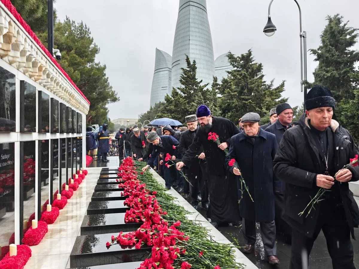 Orthodox clergy lay flowers at Alley of Martyrs for January 20 victims