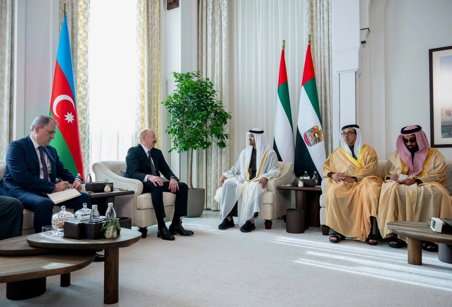 President Ilham Aliyev meets with President of United Arab Emirates in Abu Dhabi (PHOTO)