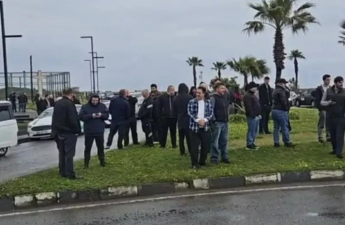 Taxi drivers protest in Batumi over fare policies Photo