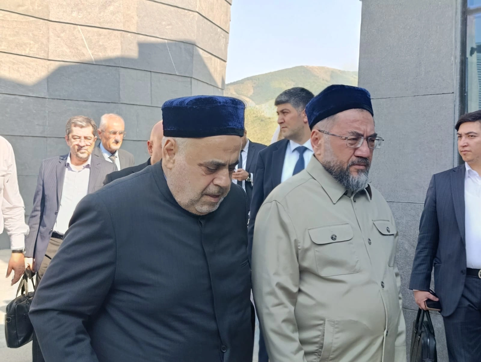 Participants of int'l conference on Sheikh Bakuvi visit Khojaly genocide complex (PHOTO)