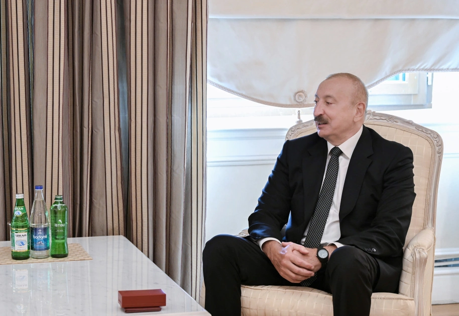 President Ilham Aliyev presents "Dostlug" Order to famous public and political figure of Dagestan Gurban Gurbanov (PHOTO)