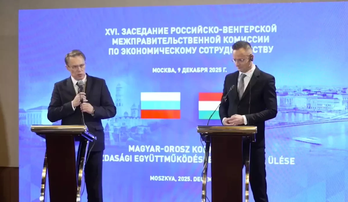 Hungary’s top diplomat arrives in Moscow to boost economic ties photo