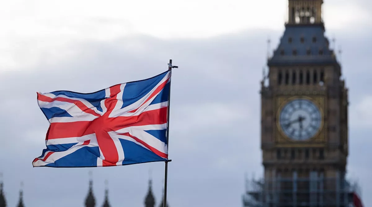 UK household wealth falls as living costs weigh on consumers
