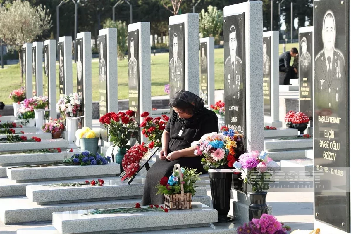 Public figures honor fallen heroes on Azerbaijan’s Remembrance Day PHOTO
