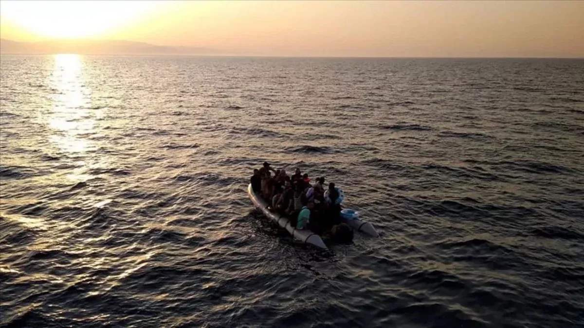 Türkiye rescues 26 migrants, including children, off Izmir coast PHOTO